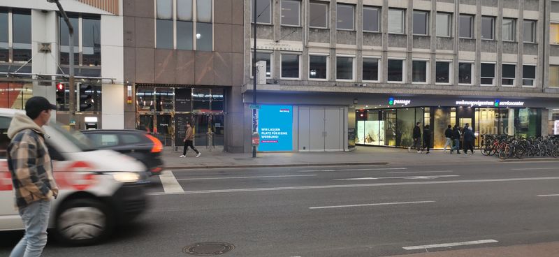 Schaufensterscreen Südtiroler Platz Innsbruck